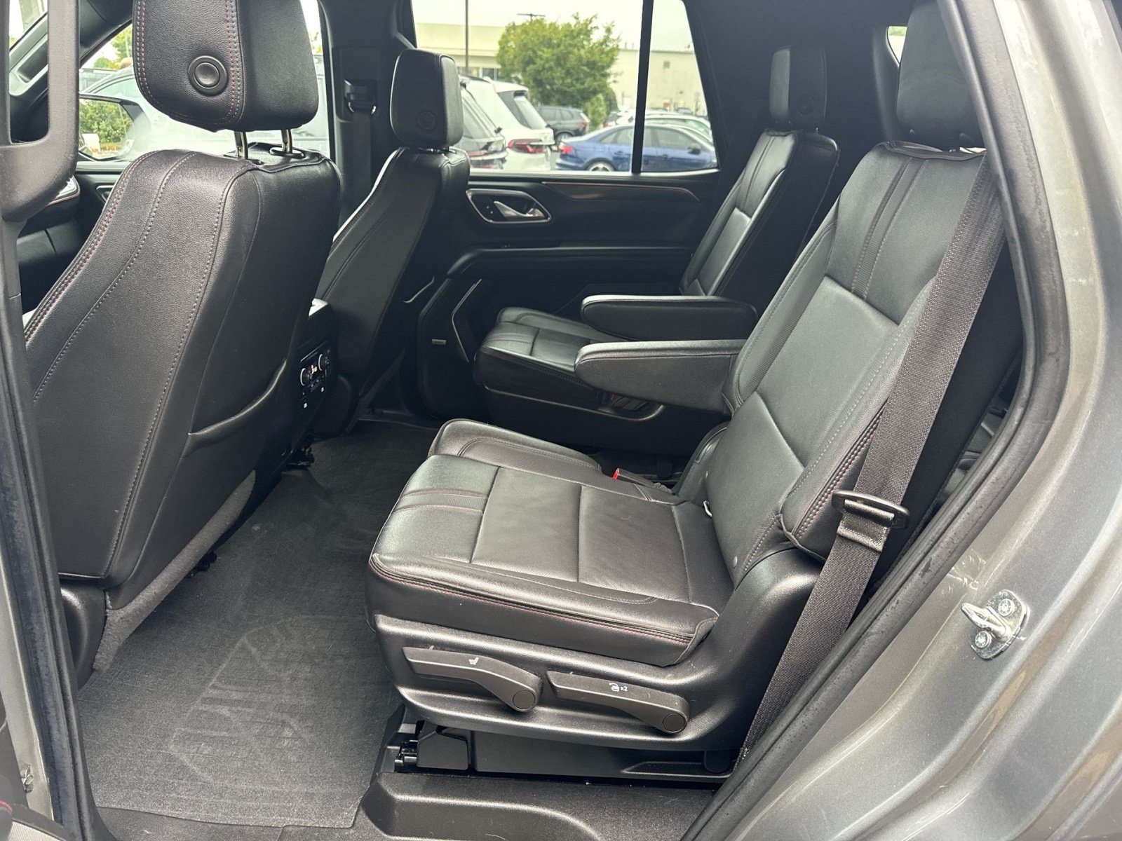 Used 2022 Chevrolet Tahoe RST w/ Luxury Package AWD/4WD image 25