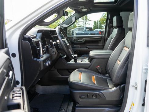 Used 2024 GMC Sierra 1500 AT4 w/ AT4 Preferred Package AWD/4WD image 17