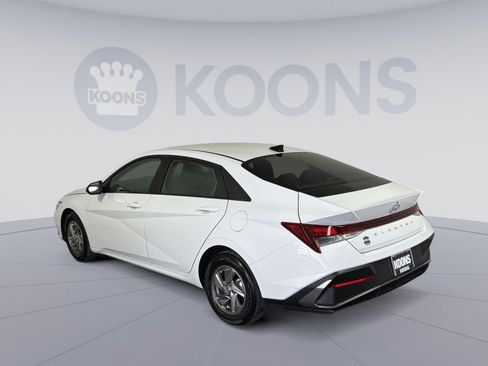 Used 2024 Hyundai Elantra SE image 4
