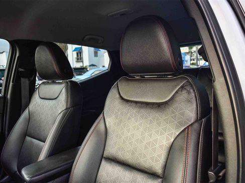 Used 2023 Chevrolet Bolt EUV LT w/ Convenience Package image 23