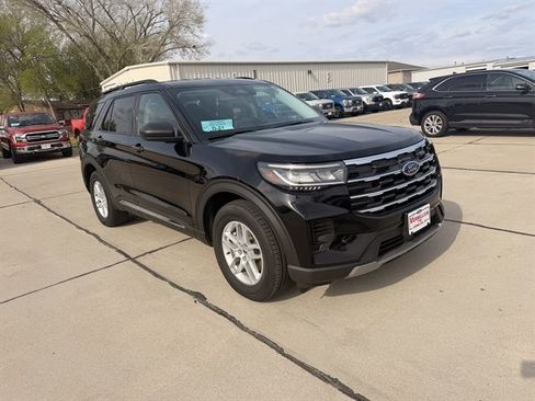 Certified 2025 Ford Explorer Active AWD/4WD image 1