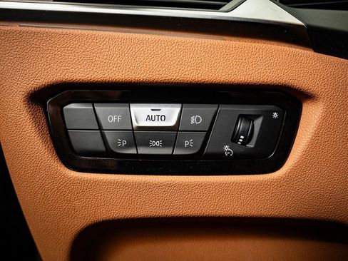 Used 2024 BMW 330i xDrive Sedan w/ Premium Package image 28