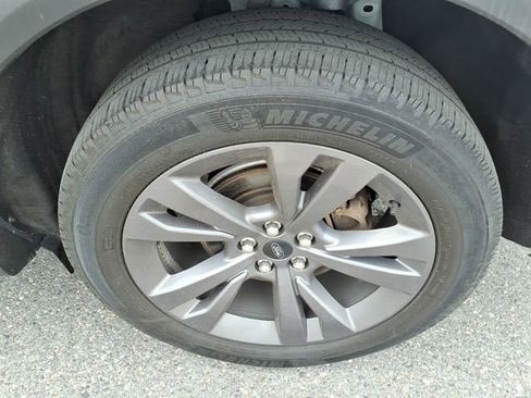 Used 2022 Ford Explorer XLT w/ Equipment Group 202A AWD/4WD image 9