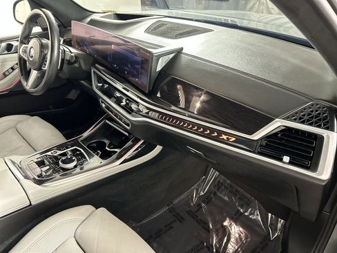 Used 2023 BMW X7 xDrive40i w/ M Sport Package image 27