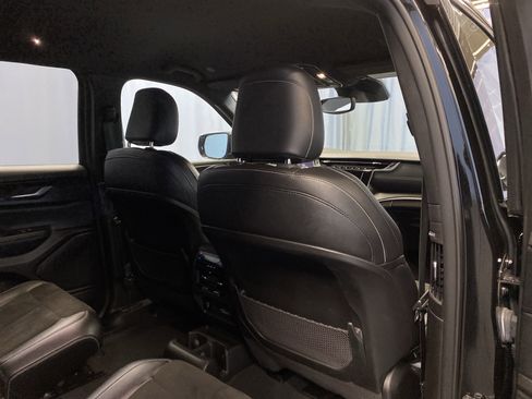 Used 2023 Jeep Grand Cherokee L Laredo image 36