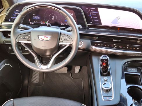 Certified 2024 Cadillac Escalade Sport w/ Touring Package image 28