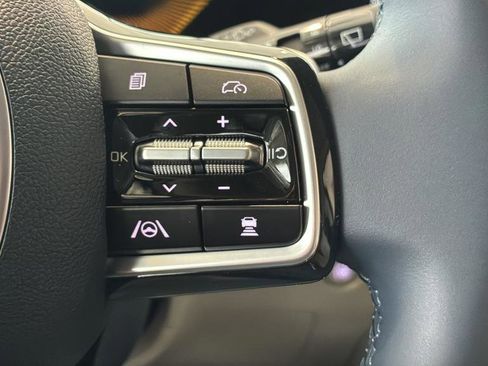 New 2026 Kia Carnival EX FWD image 36