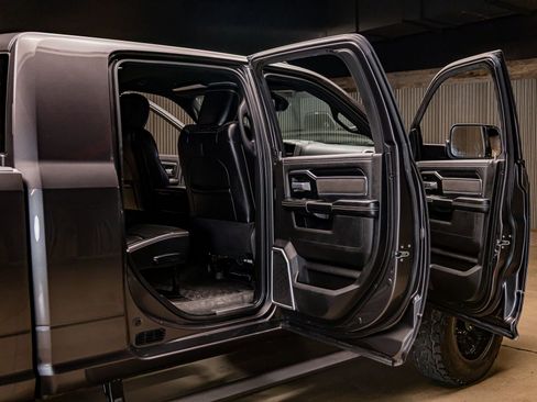 Used 2022 RAM 3500 Laramie w/ Night Edition image 30