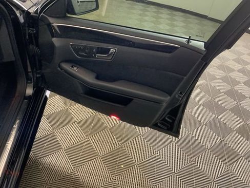Used 2011 Mercedes-Benz E 550 4MATIC Sedan image 35