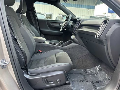 Certified 2023 Volvo XC40 Recharge Ultimate w/ Protection Package Premier image 10