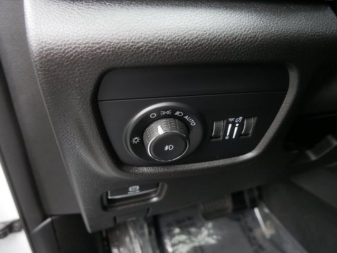 Used 2024 Jeep Grand Cherokee Limited AWD/4WD image 21