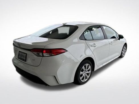 Used 2026 Toyota Corolla LE FWD image 5