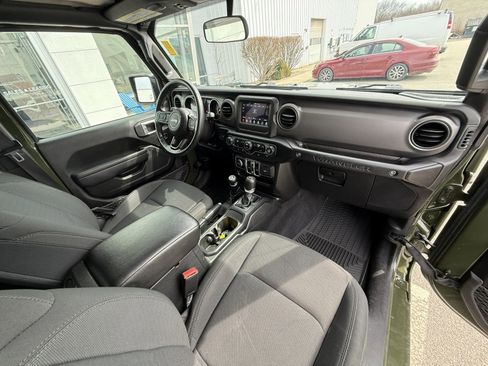 Used 2022 Jeep Wrangler Unlimited Sport AWD/4WD image 25