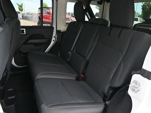 Used 2025 Jeep Wrangler Unlimited Sahara w/ Safety Group AWD/4WD image 32
