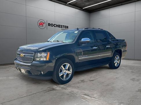 Used 2013 Chevrolet Avalanche LTZ AWD/4WD image 7