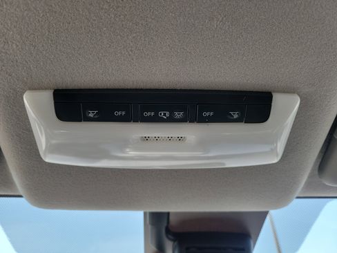 Used 2025 Nissan Versa SV FWD image 29