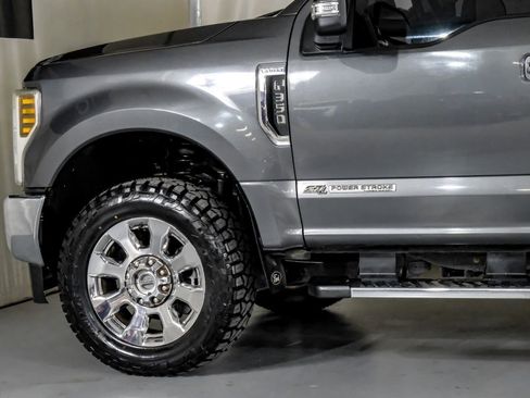 Used 2019 Ford F350 Lariat w/ Chrome Package image 12