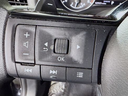 Used 2023 Nissan Rogue SV image 14