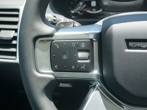 New 2025 Land Rover Discovery Dynamic SE image 12