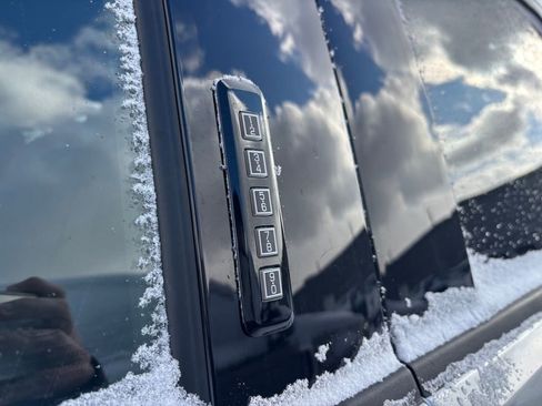 Used 2022 Ford F150 XLT w/ Equipment Group 302A High image 11