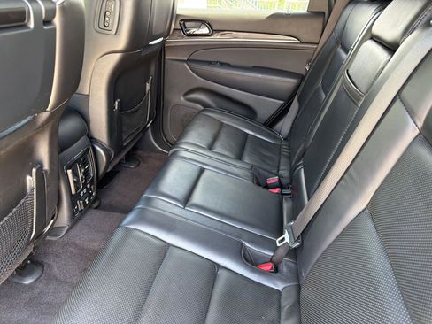 Used 2019 Jeep Grand Cherokee Overland AWD/4WD image 23