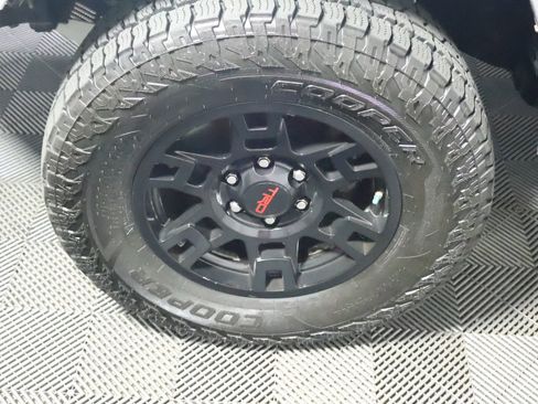 Used 2019 Toyota 4Runner TRD Off-Road Premium AWD/4WD image 17