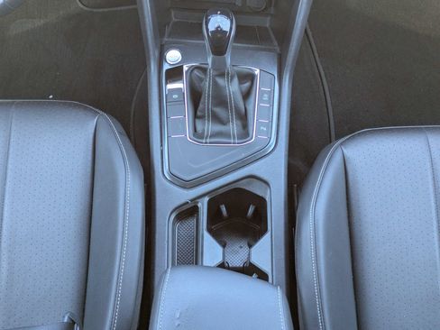 Used 2023 Volkswagen Tiguan SE R-Line FWD image 6