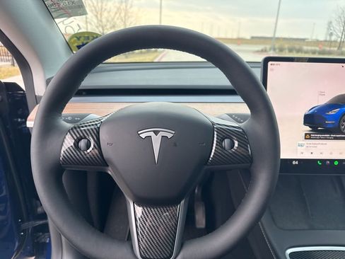 Used 2025 Tesla Model Y Long Range image 9