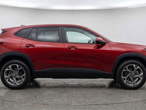 Used 2025 Chevrolet Trax LT w/ LT Convenience Package FWD image 11