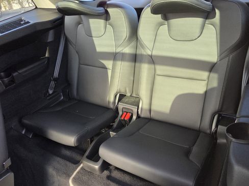 Used 2021 Volvo XC90 T6 Momentum w/ Protection Package Premier image 12