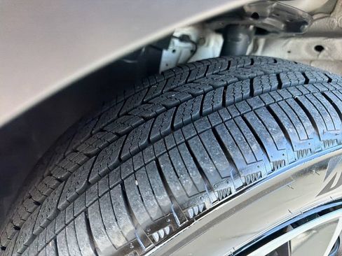 Certified 2025 Nissan Kicks SV FWD image 11