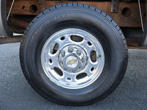 Used 1999 Chevrolet Silverado 2500 LS w/ Firm Ride Suspension Pkg AWD/4WD image 33