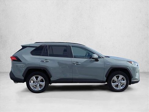 Used 2021 Toyota RAV4 XLE Premium image 4