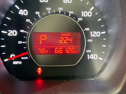 Used 2018 Kia Soul + FWD image 12