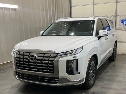 Used 2025 Hyundai Palisade Calligraphy FWD image 3