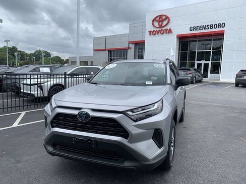 Certified 2024 Toyota RAV4 LE AWD/4WD image 1