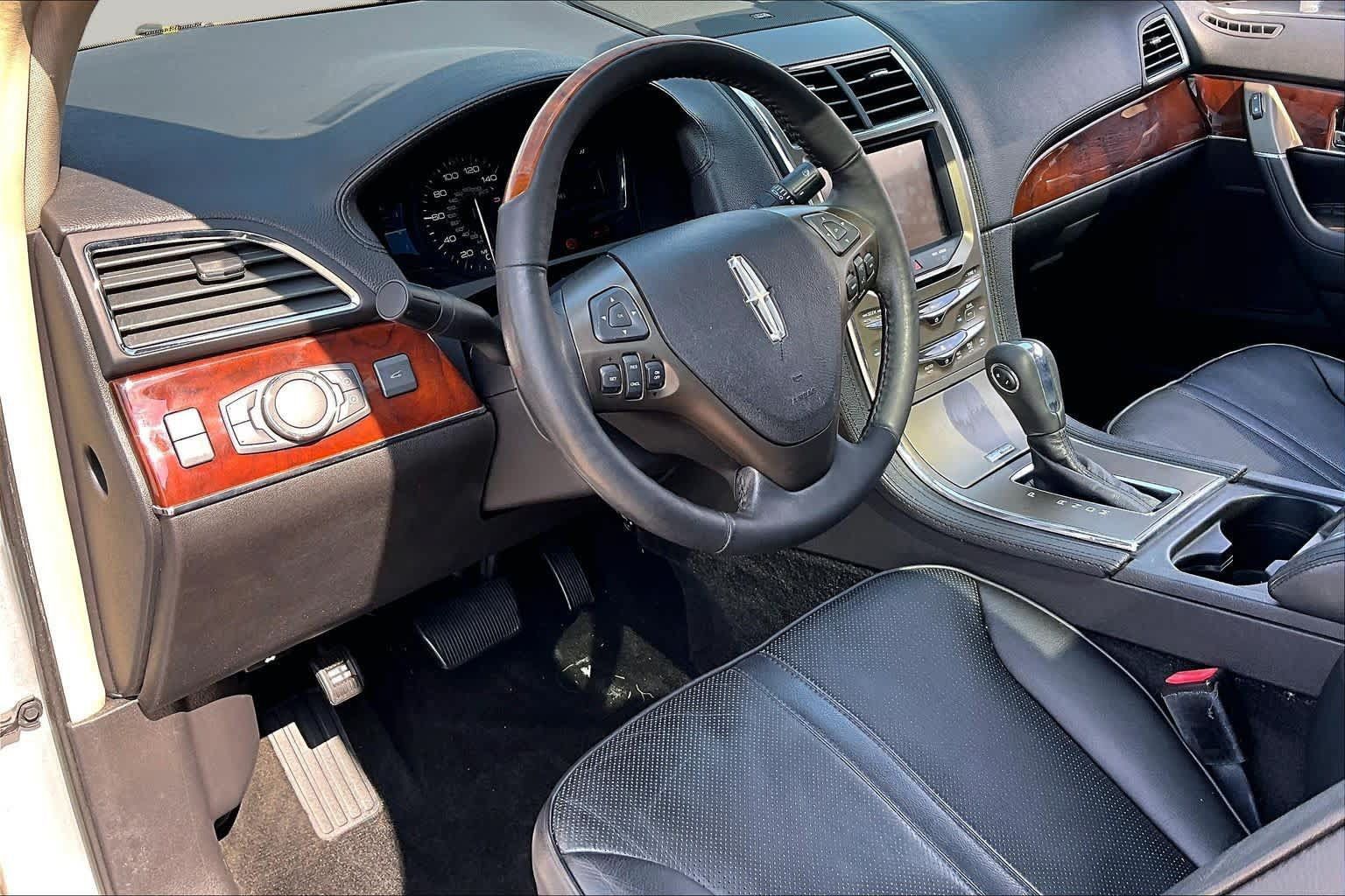 Used 2011 Lincoln MKX 2WD w/ 102A Rapid Spec Order Code image 17