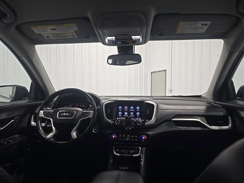Used 2024 GMC Terrain SLT image 28