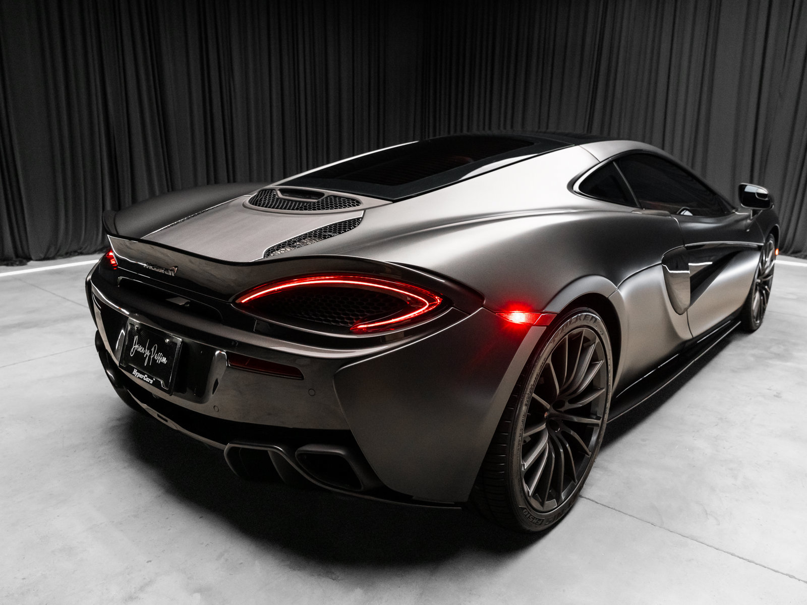Used 2017 McLaren 570S RWD image 16