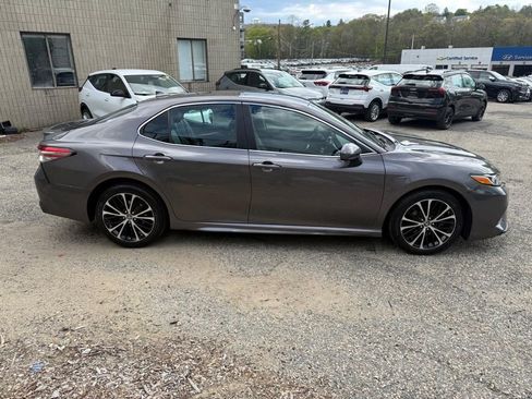 Used 2019 Toyota Camry SE w/ 4 Season Floor Mat Package FWD image 8