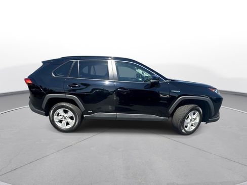 Used 2021 Toyota RAV4 XLE AWD/4WD image 5