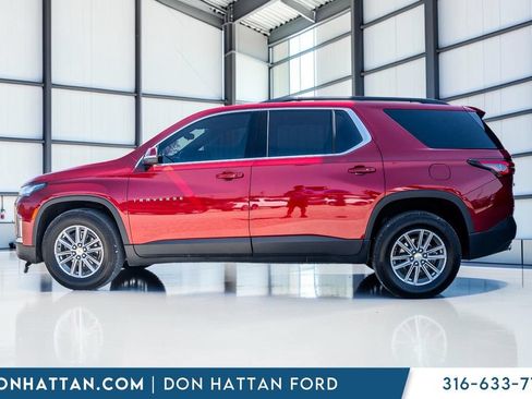 Used 2023 Chevrolet Traverse LT FWD image 2