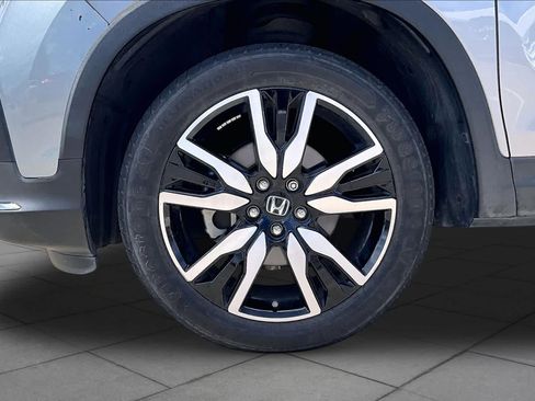 Used 2019 Honda Pilot Touring image 10