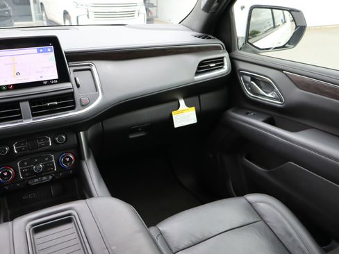Used 2021 Chevrolet Suburban Z71 w/ Rear Media and Nav Package AWD/4WD image 16