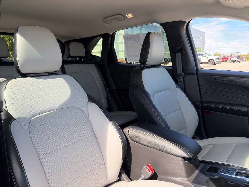 Used 2023 Ford Escape Platinum AWD/4WD image 15