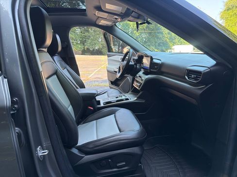 Used 2022 Ford Explorer XLT w/ Equipment Group 202A RWD image 27