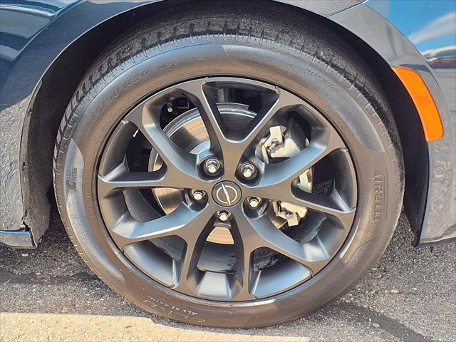 Certified 2025 Chrysler Pacifica Limited FWD image 15