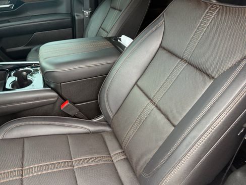 Used 2025 Chevrolet Suburban High Country image 25