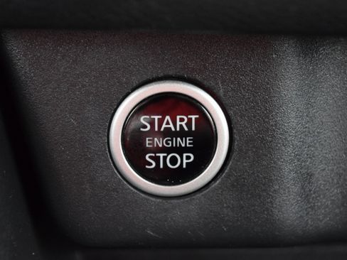 Used 2023 Nissan Rogue SV image 16