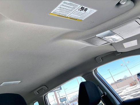 Used 2023 Nissan Rogue S image 22